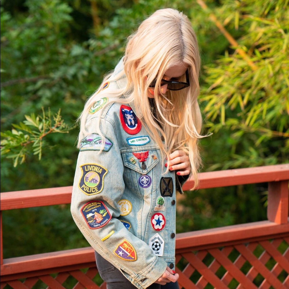 VINTAGE Patched Levis Denim Jacket - Picture 6 of 6